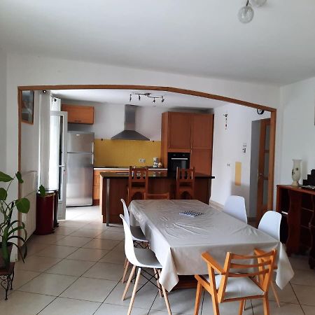 Maison Spacieuse Et Agreable Saint-Georges-de-Luzençon Kültér fotó