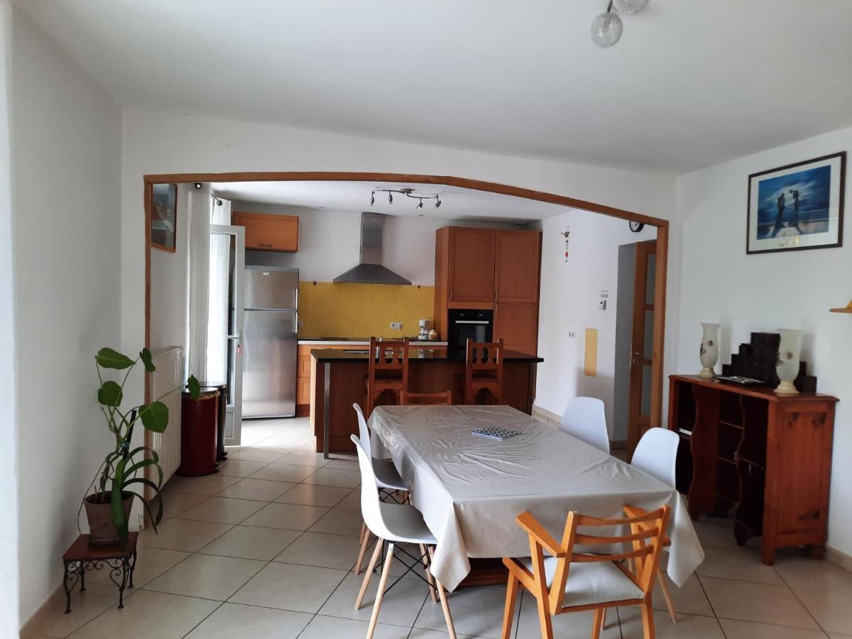 Maison Spacieuse Et Agreable Saint-Georges-de-Luzençon Kültér fotó