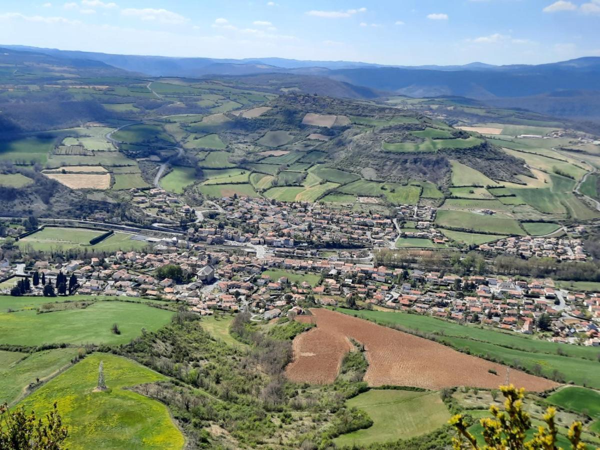 Maison Spacieuse Et Agreable Saint-Georges-de-Luzençon Kültér fotó