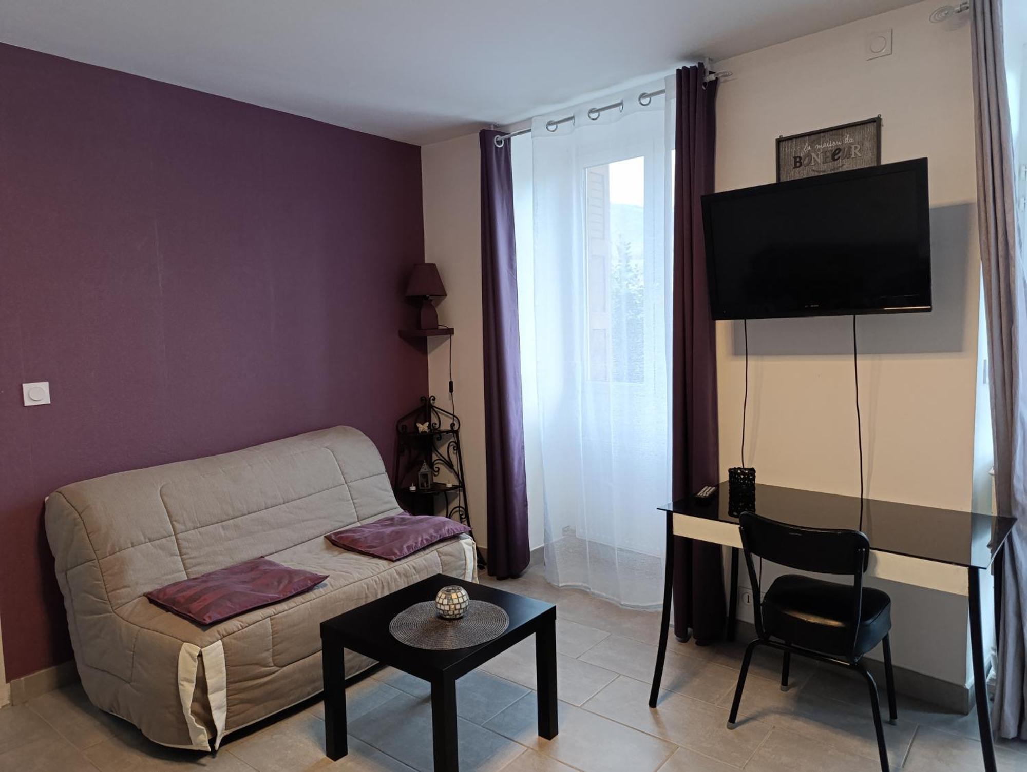 Maison Spacieuse Et Agreable Saint-Georges-de-Luzençon Kültér fotó